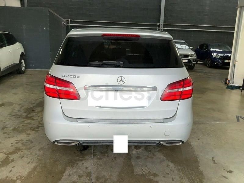 Usado Mercedes B200 136 CV (100 kW) 2019 Gris / plata Monovolumen