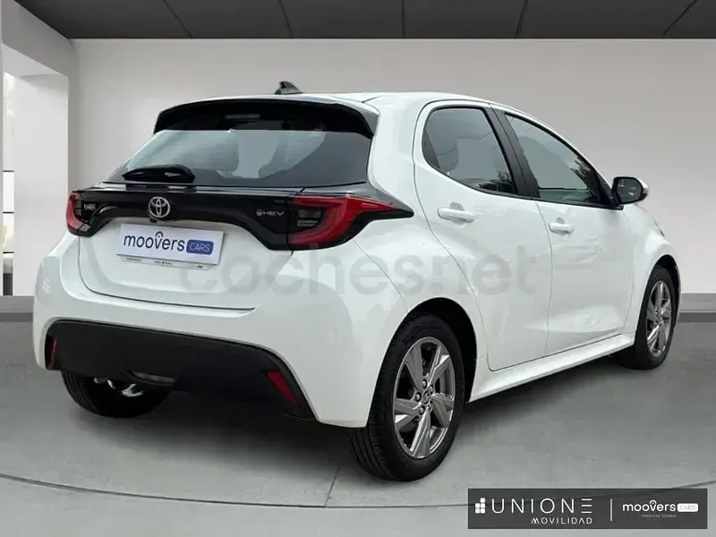Usado Toyota Yaris Hybrid Active 116 CV (85 kW) 2025 Blanco Berlina