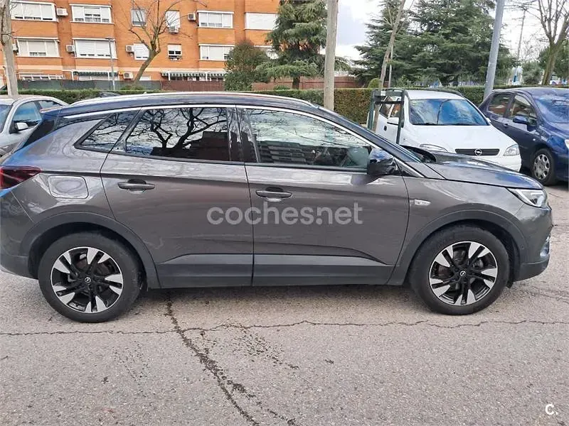Usado Opel Grandland X Ultimate 130 CV (95 kW) 2020 Gris / plata SUV