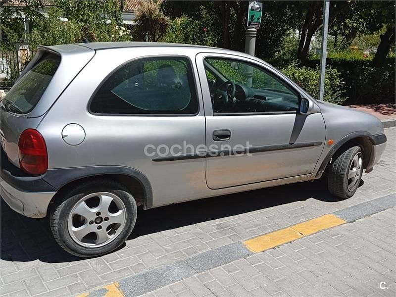 Usado Opel Corsa Eco 60 CV (44 kW) 2000 Gris / plata Berlina