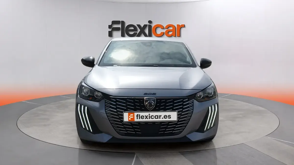 Usado Peugeot 208 Allure 101 CV (74 kW) 2025 Gris Utilitario