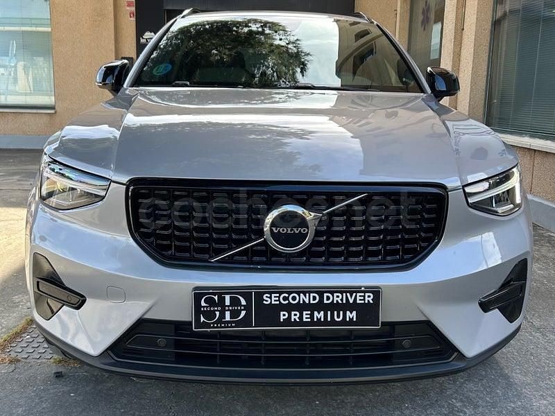 Usado Volvo XC40 Plus 197 CV (144 kW) 2024 Gris / plata SUV