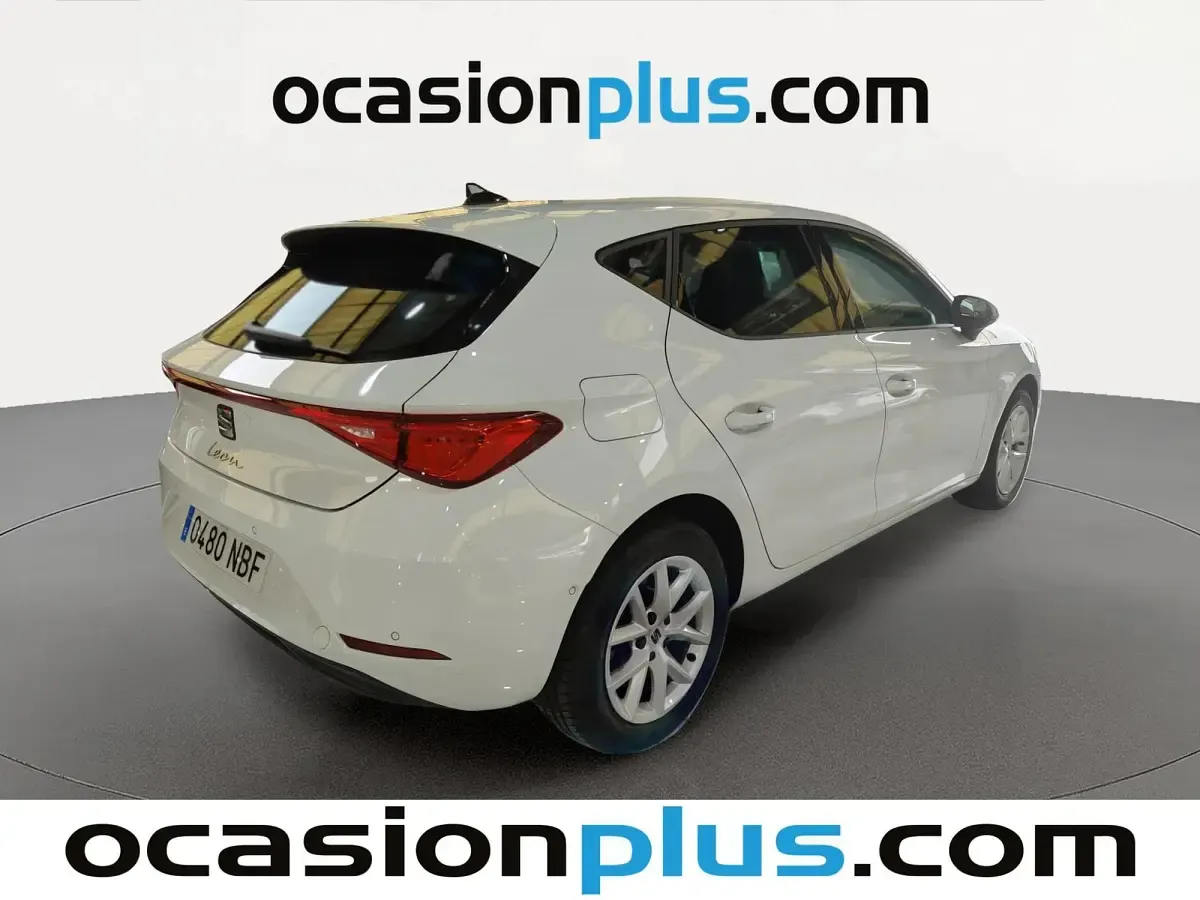 Usado Seat Leon Style 150 CV (110 kW) 2025 Blanco Utilitario