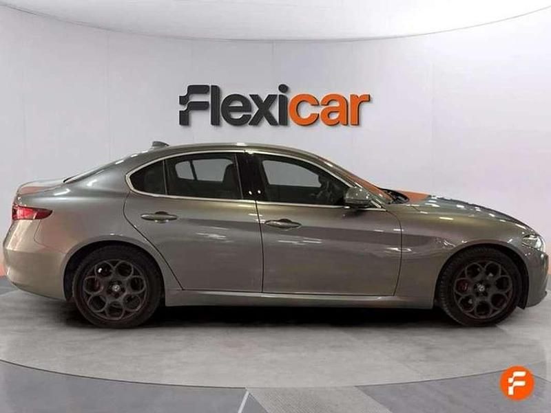 Usado Alfa Romeo Giulia Executive 190 CV (139 kW) 2020 Gris Berlina