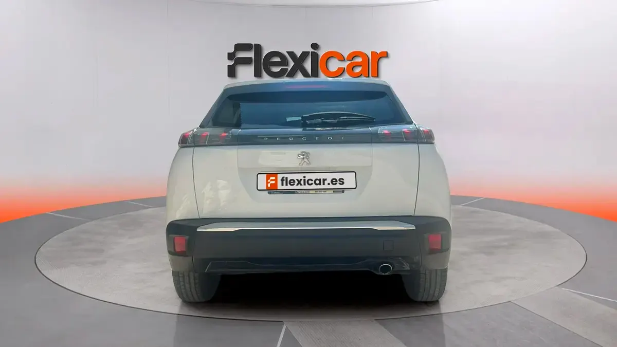 Usado Peugeot 2008 Active 110 CV (80 kW) 2021 Blanco SUV
