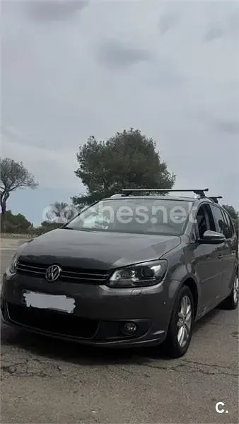 Usado VW Touran Advance 140 CV (102 kW) 2014 Gris / plata Monovolumen