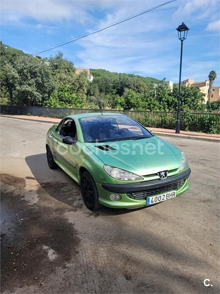 Verde Usado 2001 Peugeot 206 Descapotable | 2800 € (Precio justo) - Imagen 1/4