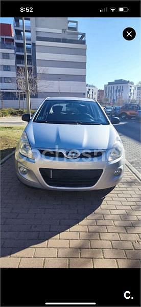 Gris / plata Usado 2012 Hyundai i20 Comfort Berlina | 3400 € (Caro) - Imagen 1/4