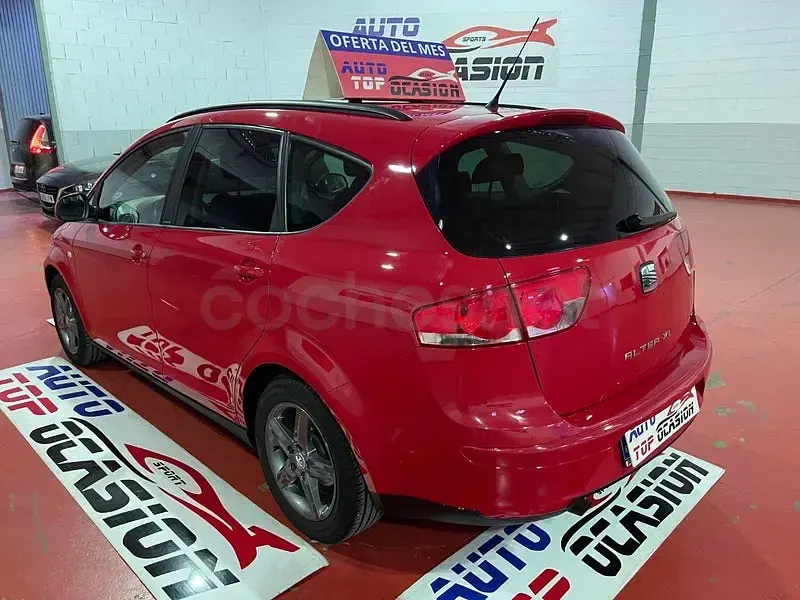 Usado Seat Altea XL I-Tech 105 CV (77 kW) 2014 Granate Monovolumen