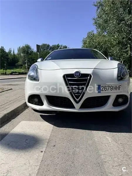 Usado Alfa Romeo Giulietta Distinctive 170 CV (125 kW) 2011 Blanco Utilitario