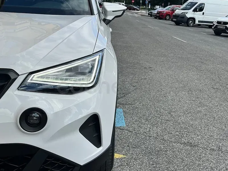 Usado Seat Arona Style 110 CV (80 kW) 2023 Blanco SUV