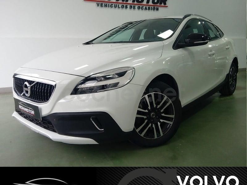 Usado Volvo V40 CC Plus 120 CV (88 kW) 2019 Blanco Familiar