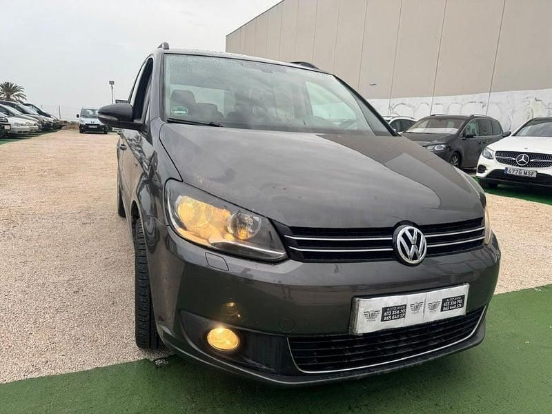 Usado VW Touran 140 CV (102 kW) 2012 Gris / plata Monovolumen