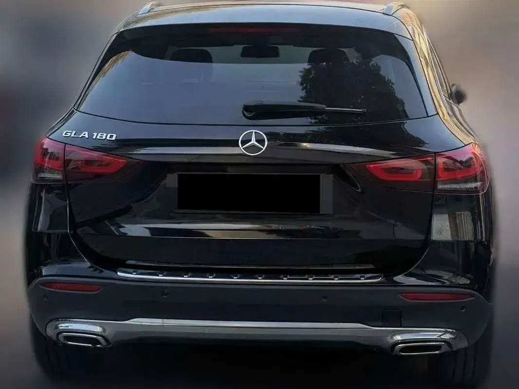 Usado Mercedes GLA180 136 CV (100 kW) 2022 Negro SUV