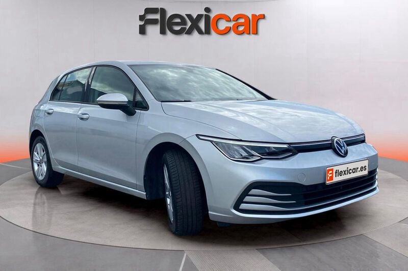 Gris Usado 2022 VW Golf VIII Life Berlina | 20.390 € - Imagen 1/4