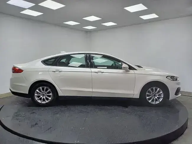 Usado Ford Mondeo Trend 188 CV (138 kW) 2020 Blanco Berlina
