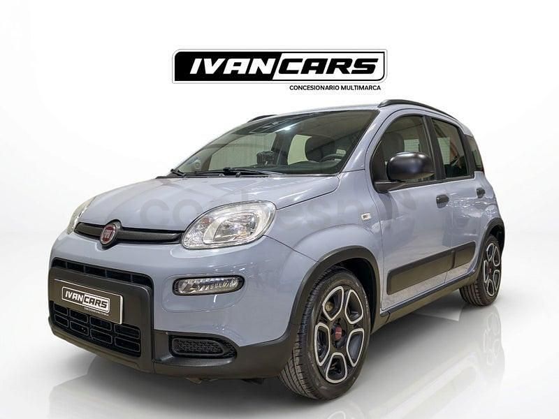 Usado Fiat Panda Cross Cross 70 CV (51 kW) 2022 Gris / plata Utilitario