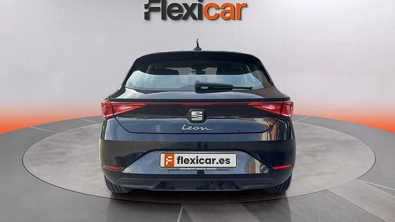 Usado Seat Leon Style 110 CV (80 kW) 2024 Negro Berlina
