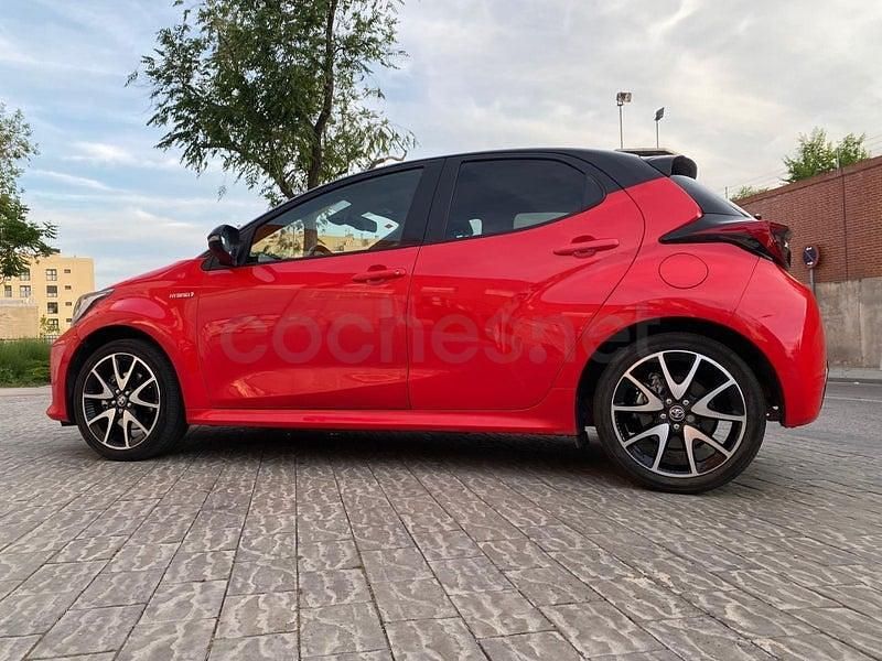Usado Toyota Yaris Hybrid Edition 116 CV (85 kW) 2021 Rojo Berlina
