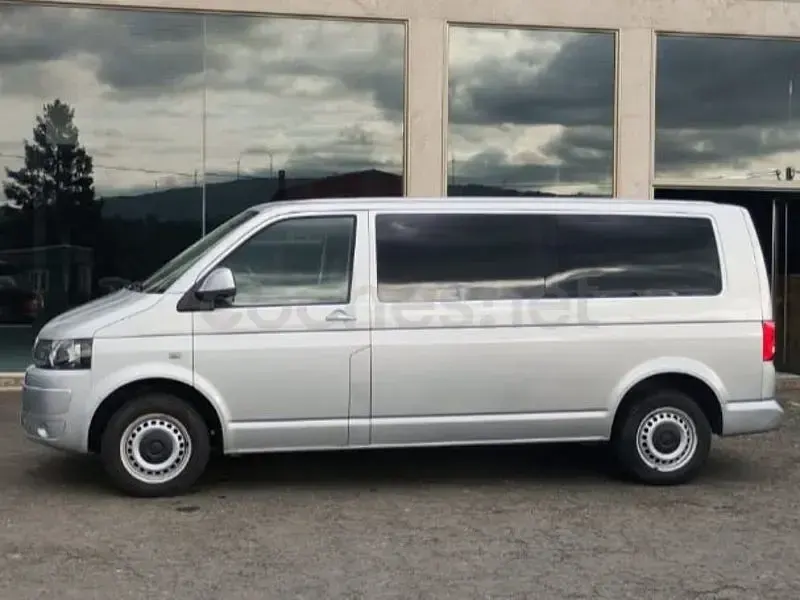 Usado VW Caravelle Comfortline 102 CV (75 kW) 2012 Gris / plata Van