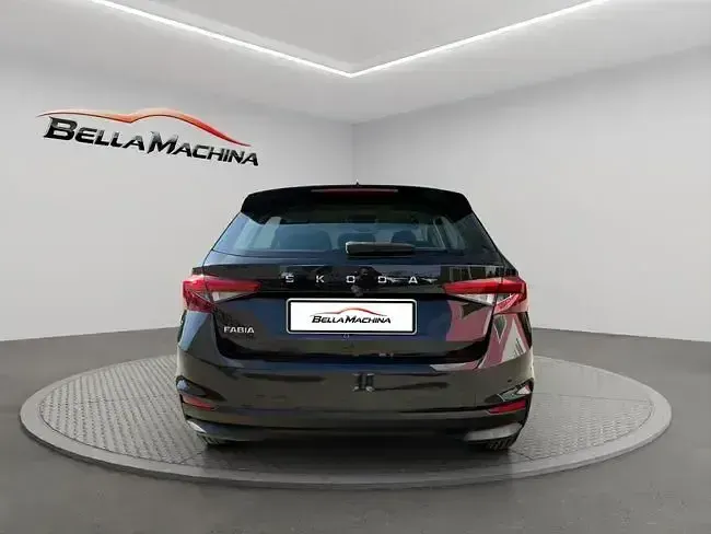 Usado Skoda Fabia Ambition 95 CV (69 kW) 2022 Azul Berlina
