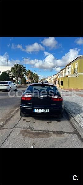 Usado Seat Leon Sport 105 CV (77 kW) 2005 Negro Utilitario