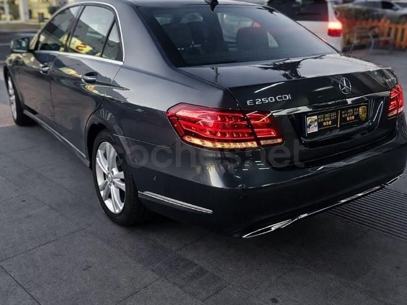 Usado Mercedes E250 Avantgarde 204 CV (150 kW) 2016 Azul Familiar