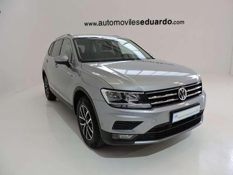 Usado VW Tiguan Allspace Comfortline 150 CV (110 kW) 2019 Gris SUV