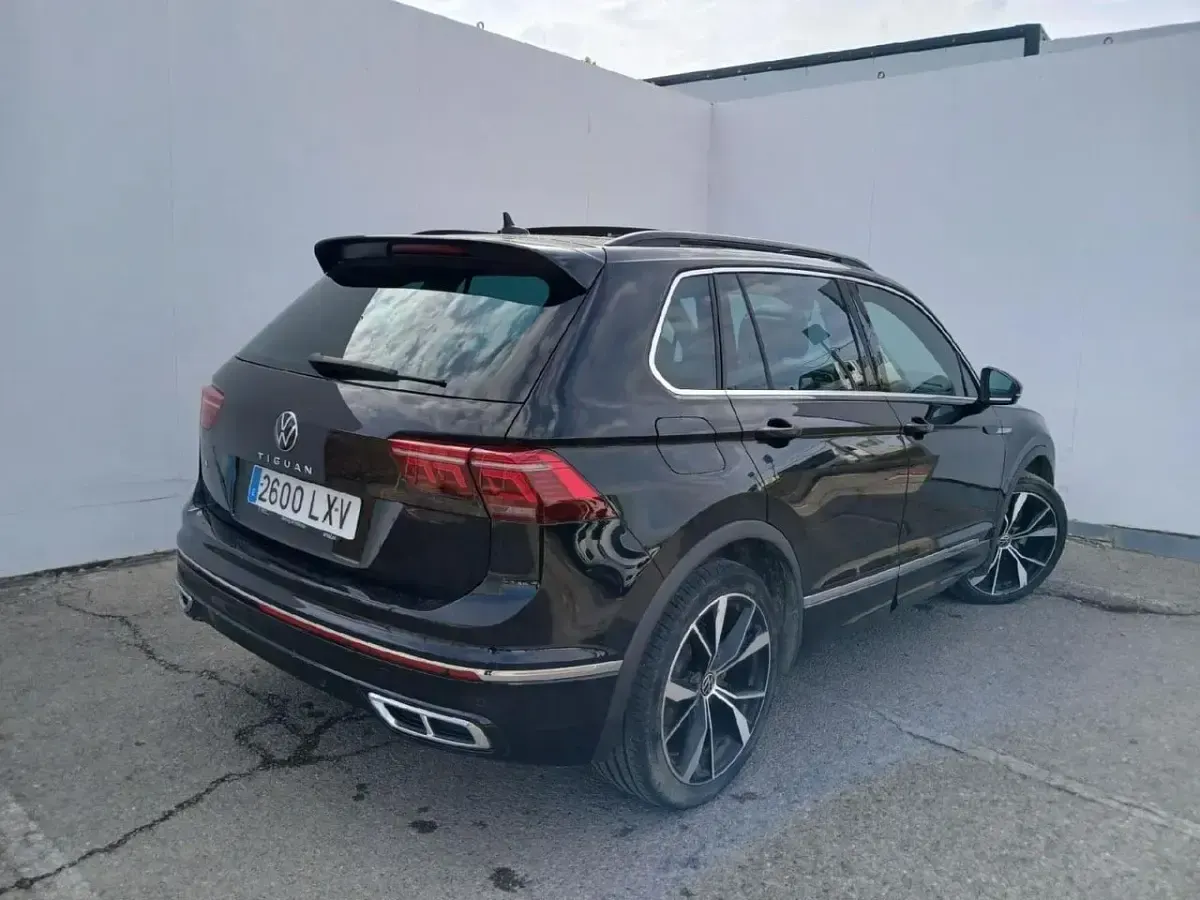 Usado VW Tiguan R-line 150 CV (110 kW) 2022 Negro SUV