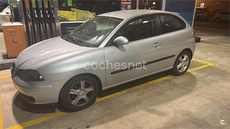Usado Seat Ibiza Sport 64 CV (47 kW) 2005 Gris / plata Utilitario