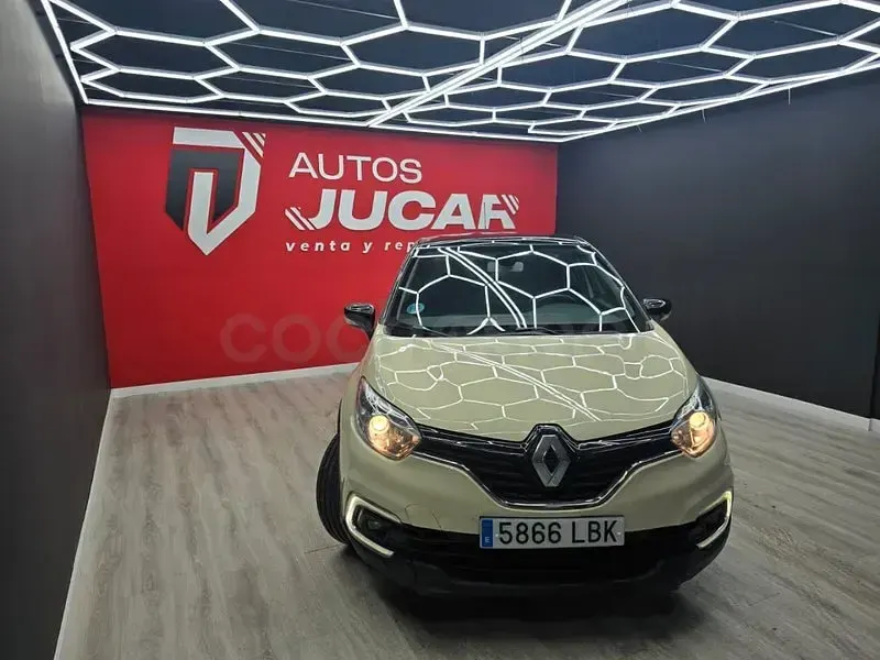 Usado Renault Captur LIMITED 90 CV (66 kW) 2020 Beige SUV