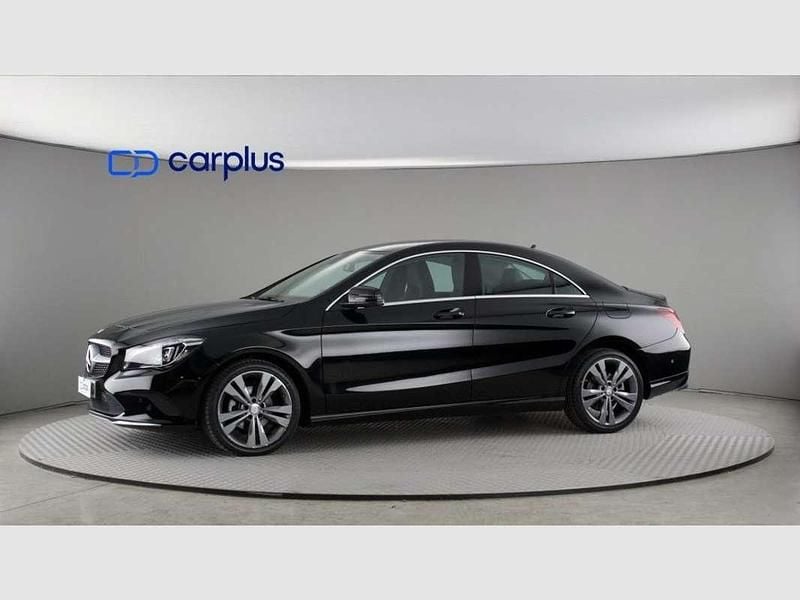 Usado Mercedes CLA180 122 CV (89 kW) 2017 Negro Berlina