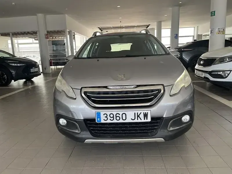Usado Peugeot 2008 Style 82 CV (60 kW) 2016 Gris / plata SUV