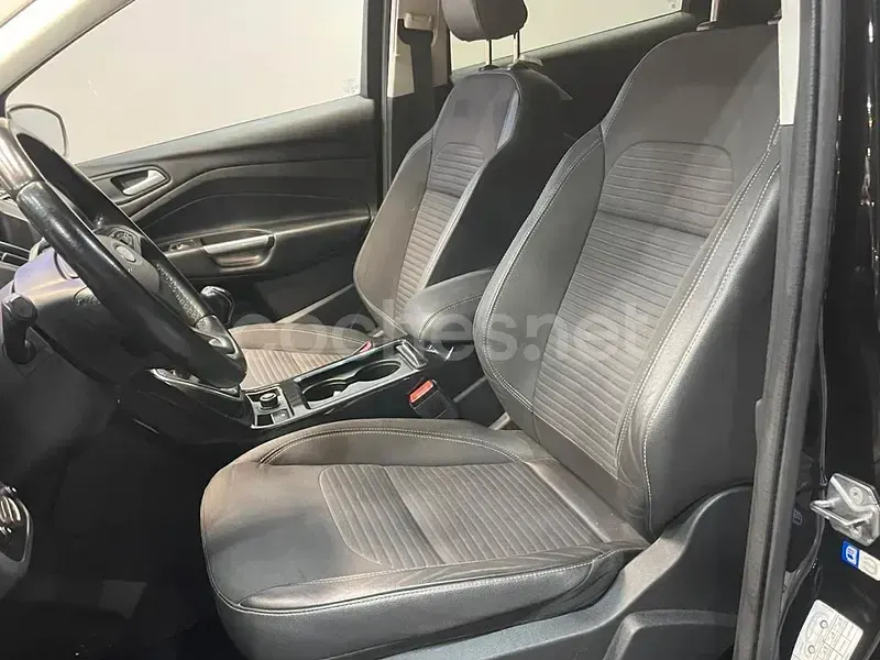 Usado Ford Kuga ST-Line 120 CV (88 kW) 2018 Negro SUV