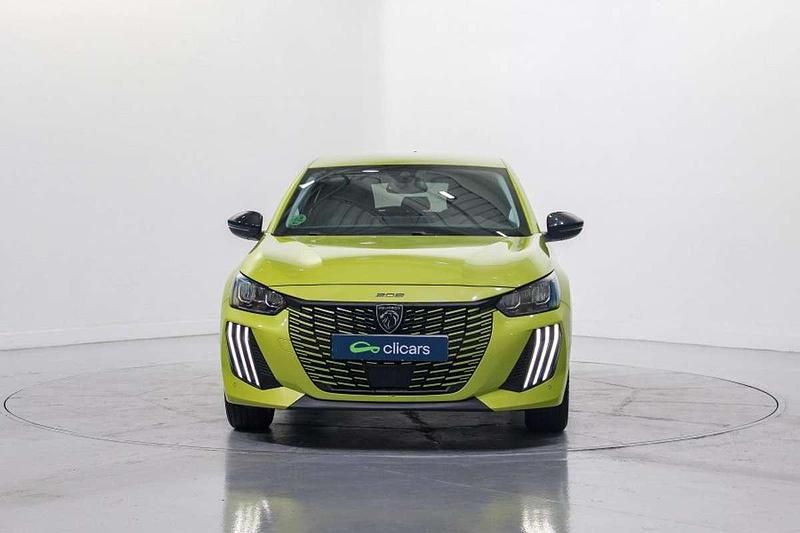 Usado Peugeot 208 Allure 102 CV (75 kW) 2025 Amarillo Utilitario