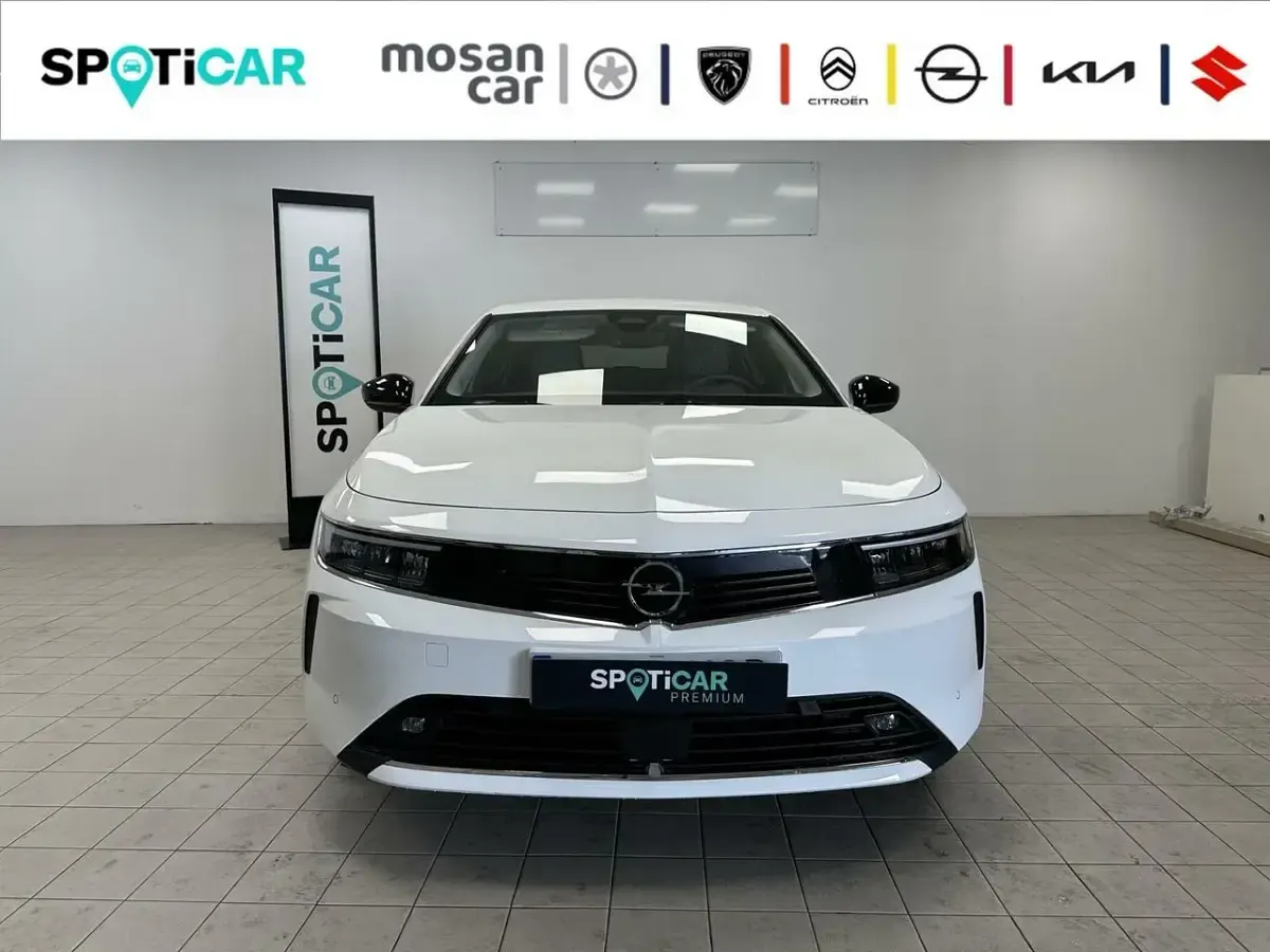 Usado Opel Astra Elegance 131 CV (96 kW) 2023 Blanco Berlina