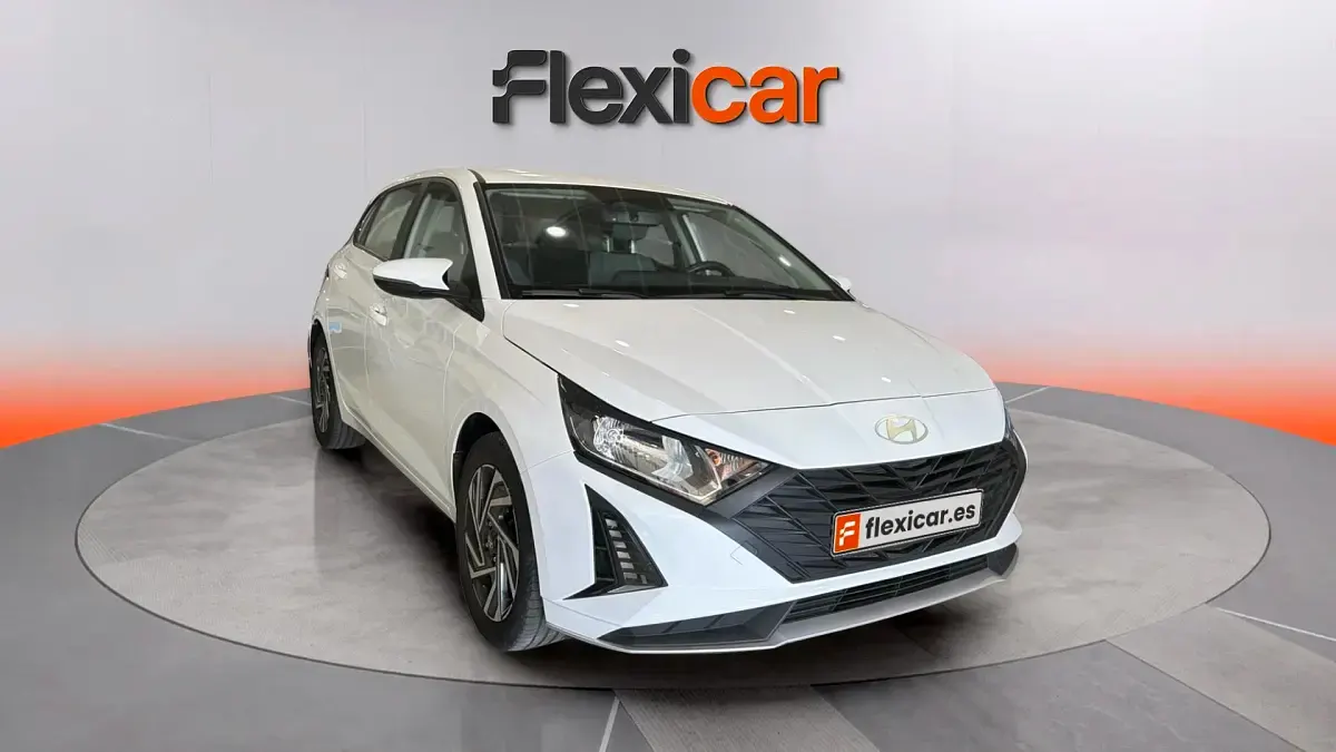 Usado Hyundai i20 101 CV (74 kW) 2024 Blanco Utilitario
