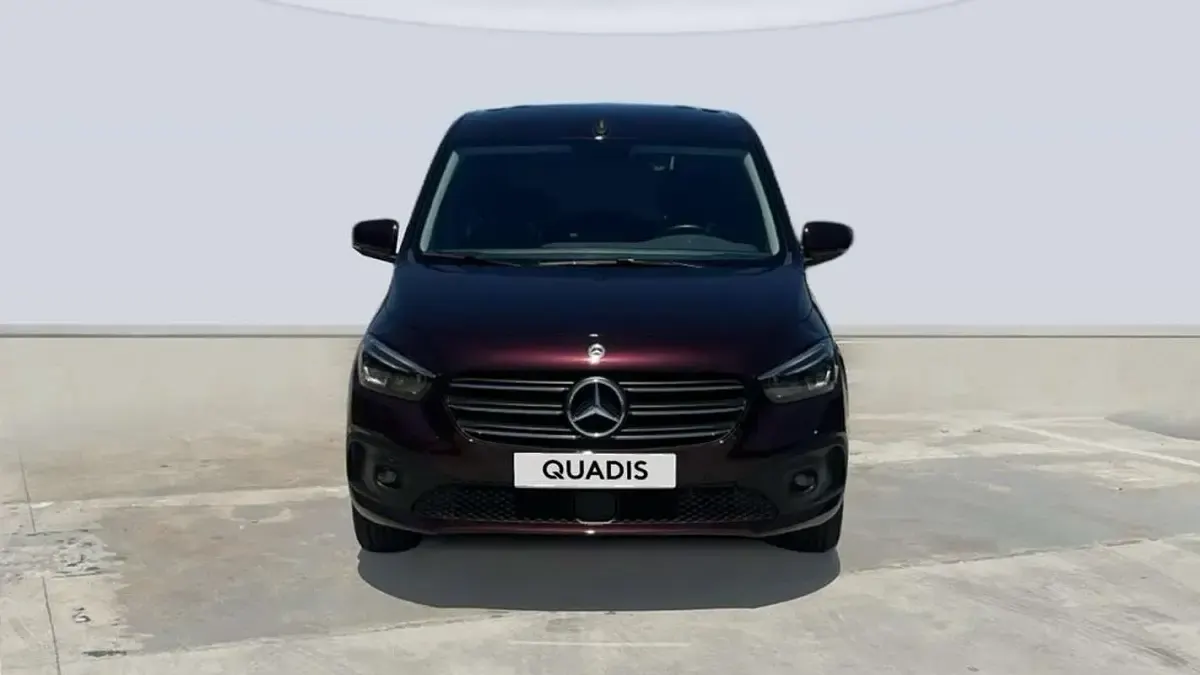 Usado Mercedes 180 116 CV (85 kW) 2024 Rojo Berlina