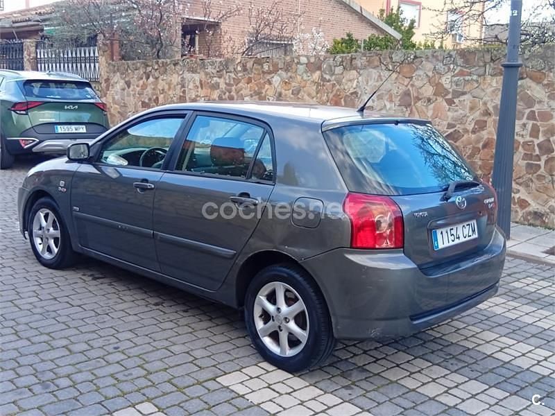 Usado Toyota Corolla Sol 116 CV (85 kW) 2004 Gris / plata Berlina
