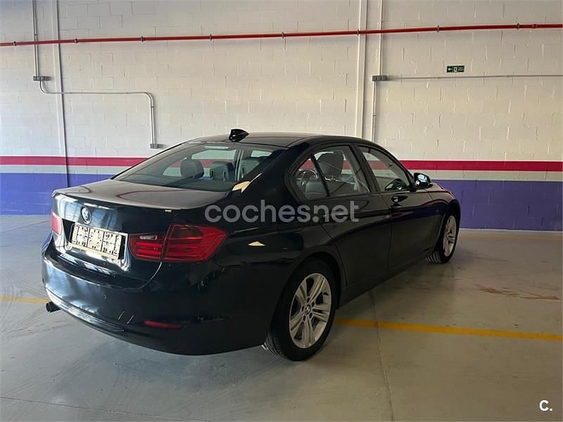 Usado BMW 318 Sport Line 143 CV (105 kW) 2012 Negro Berlina