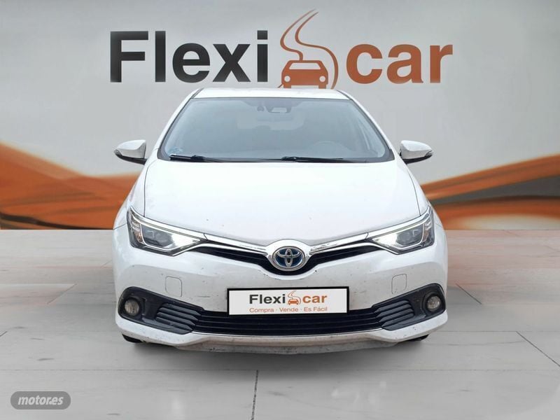 Usado Toyota Auris Hybrid 136 CV (100 kW) 2016 Blanco Berlina