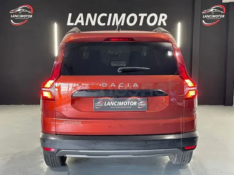 Usado Dacia Jogger Extreme 110 CV (80 kW) 2023 Naranja Monovolumen