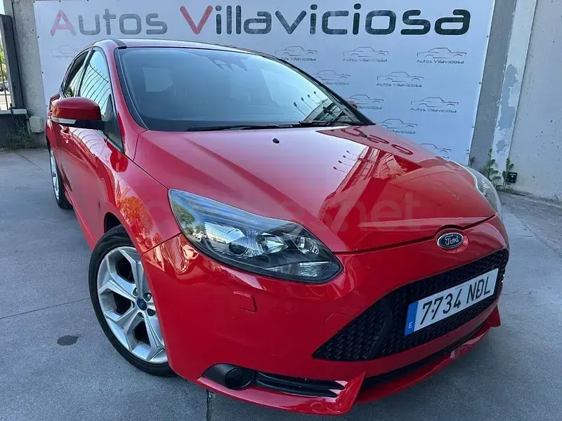Usado Ford Focus ST 250 CV (183 kW) 2013 Rojo Berlina