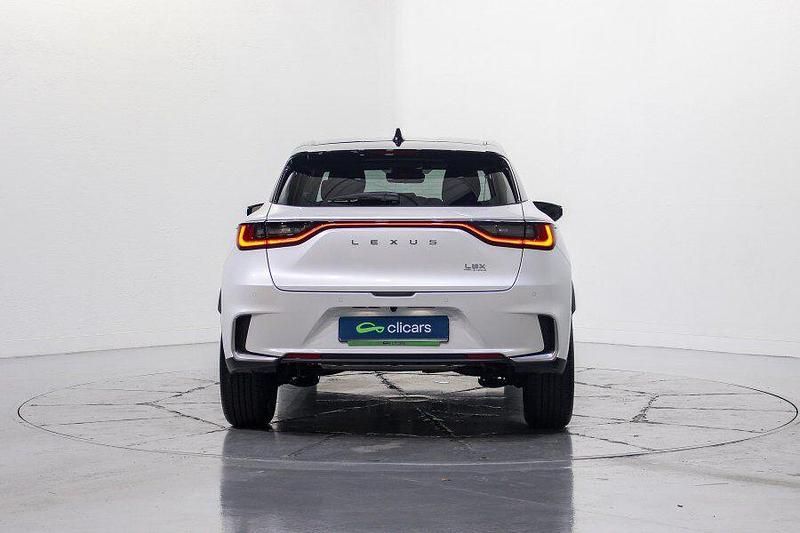 Usado Lexus LBX 136 CV (100 kW) 2024 Blanco SUV