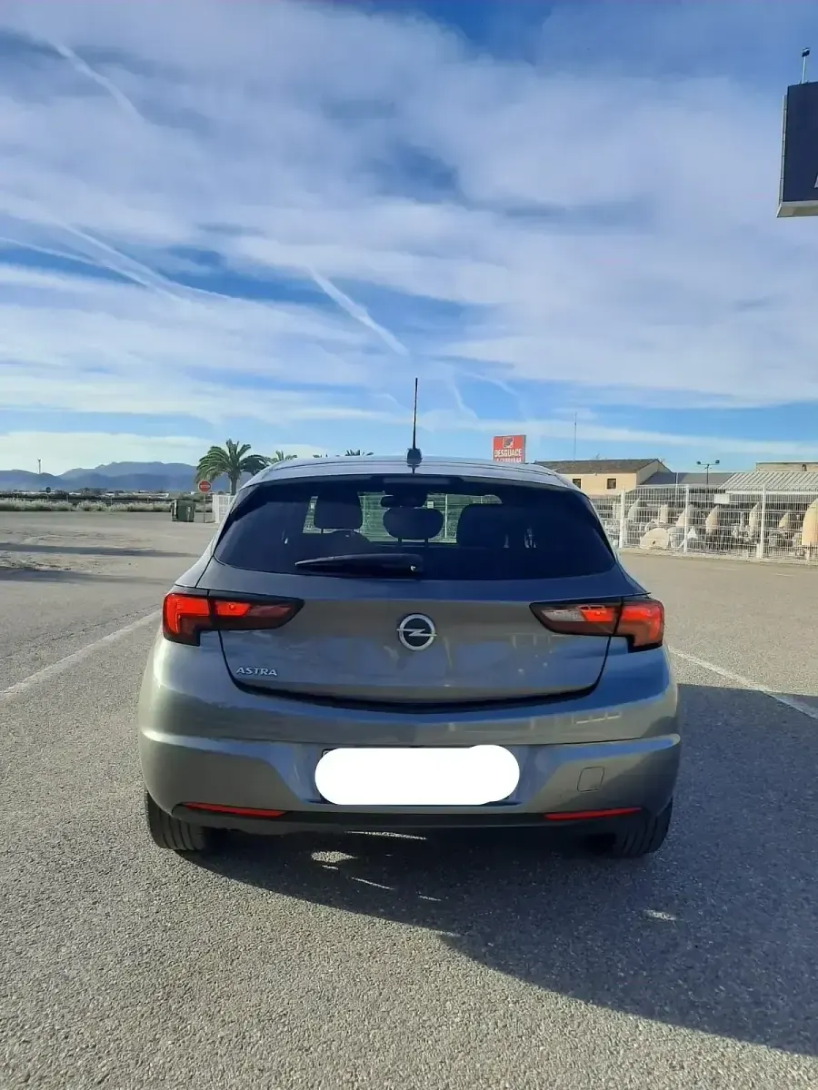 Usado Opel Astra S 105 CV (77 kW) 2020 Gris