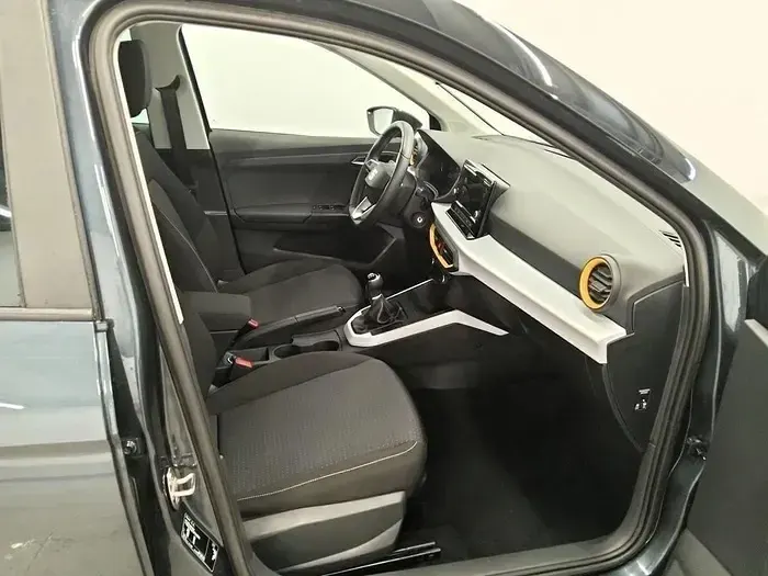 Usado Seat Arona Style 115 CV (84 kW) 2025 Gris SUV
