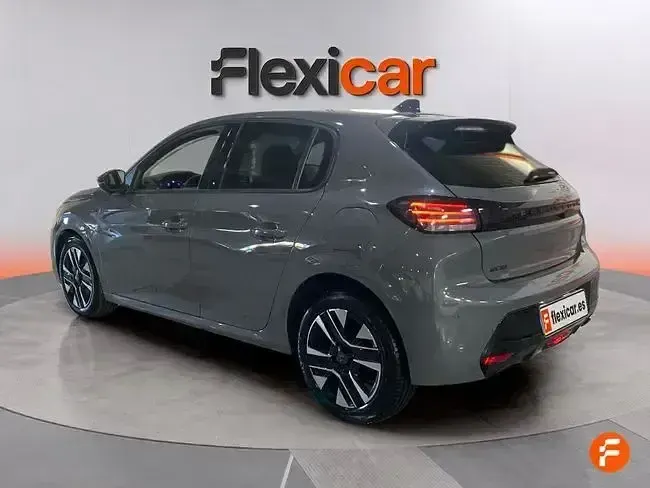 Usado Peugeot 208 Allure 100 CV (73 kW) 2025 Gris Utilitario