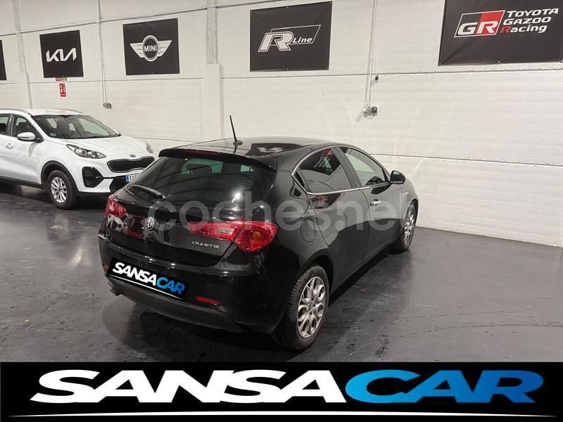 Usado Alfa Romeo Giulietta Super 120 CV (88 kW) 2016 Negro Berlina