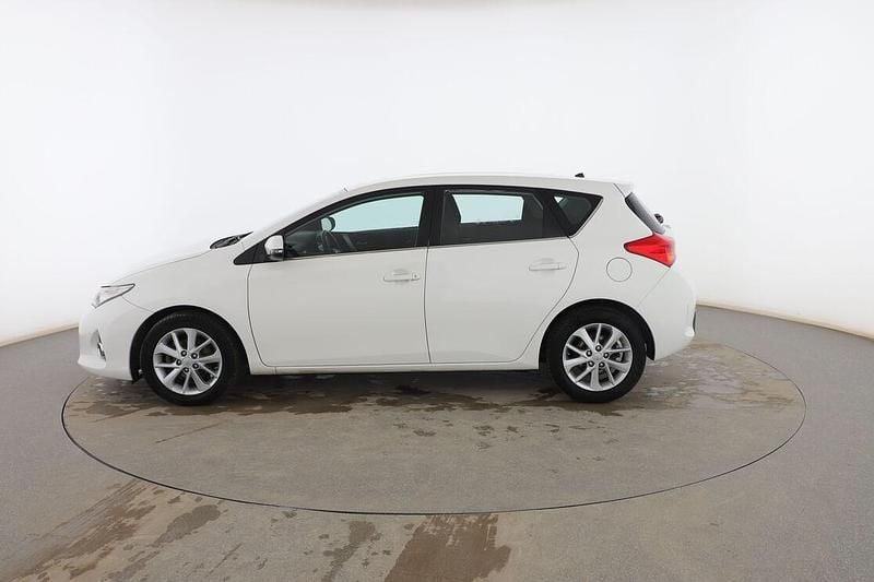Usado Toyota Auris Active 132 CV (97 kW) 2015 Blanco Berlina
