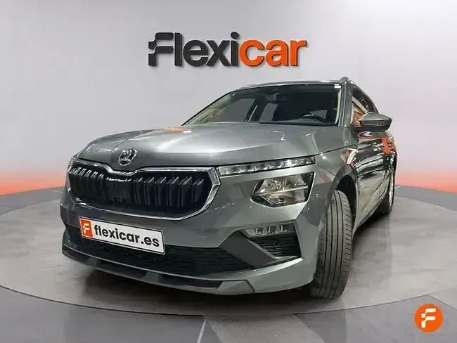 Usado Skoda Kamiq Selection 115 CV (84 kW) 2024 Gris / plata SUV